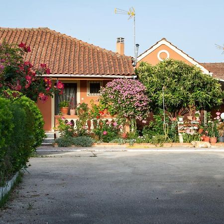 Rose Garden Villa Melíkia Dış mekan fotoğraf