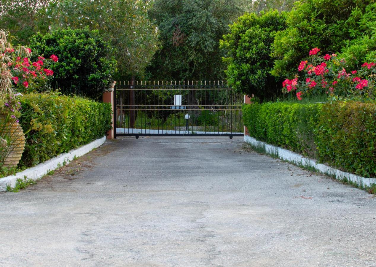 Rose Garden Villa Melíkia Dış mekan fotoğraf