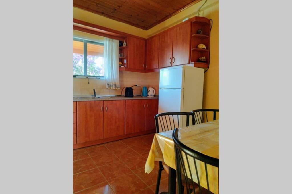 Rose Garden Villa Melíkia Dış mekan fotoğraf